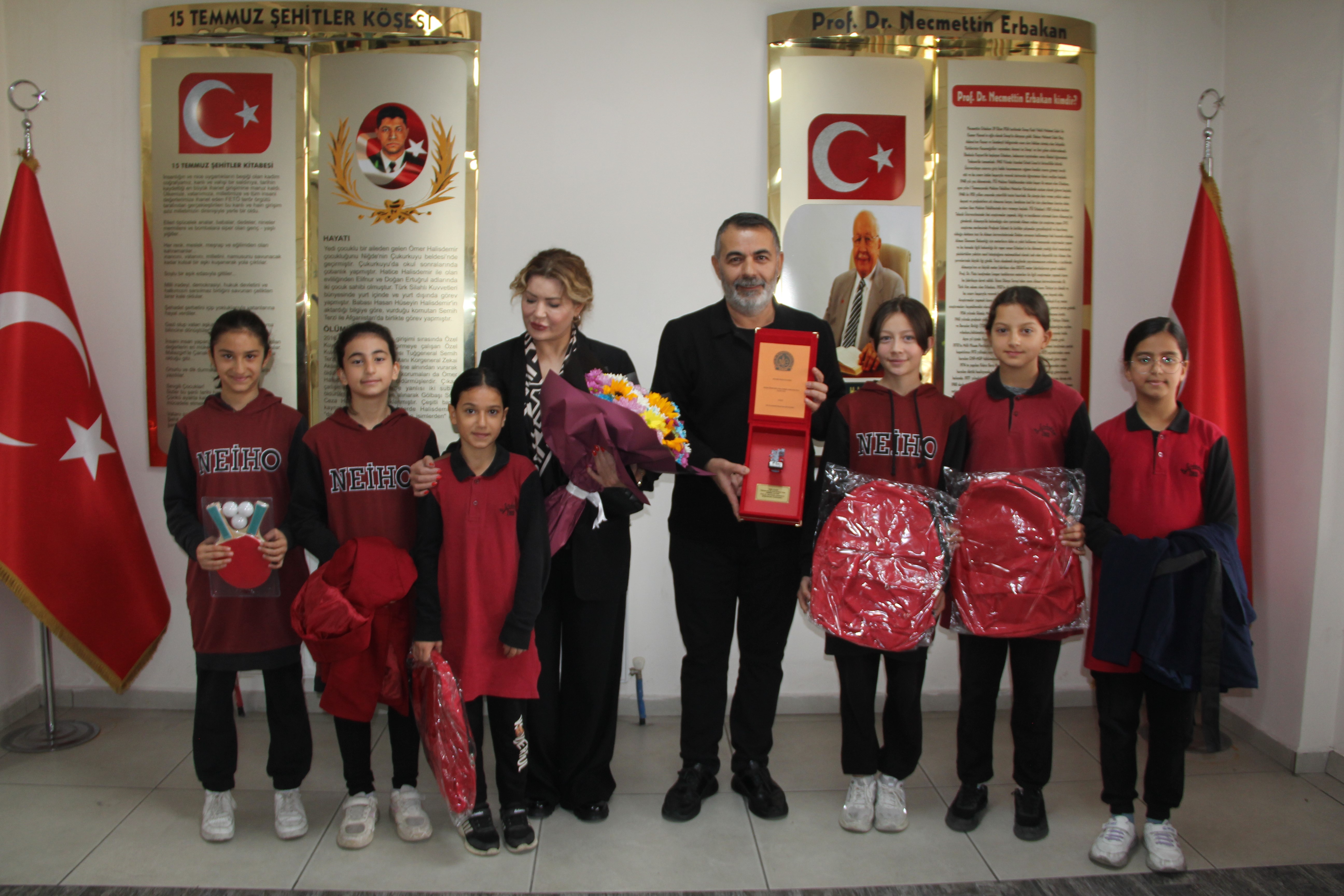 HAYIRSEVER Ä°ÅžADAMINDAN  OKULLARA SPOR MALZEMESÄ°